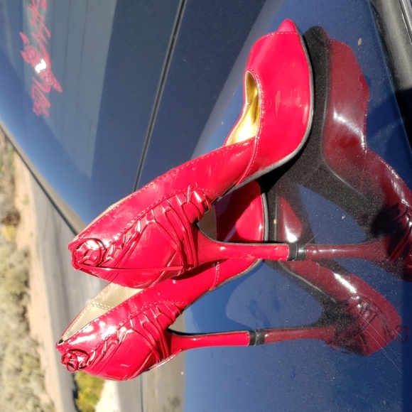 Shoes - Picture 2 of 4